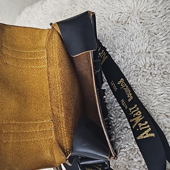 Dr Martens 7" Crossbody Satchel - Picture 9 of 16